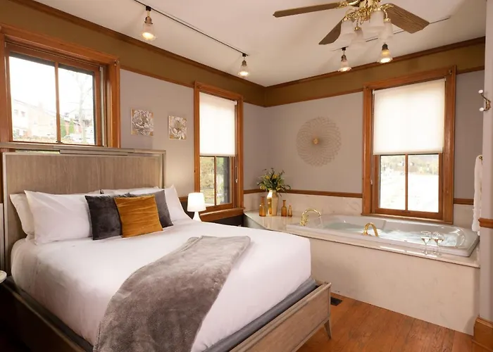 Bed & Breakfast Riverboat