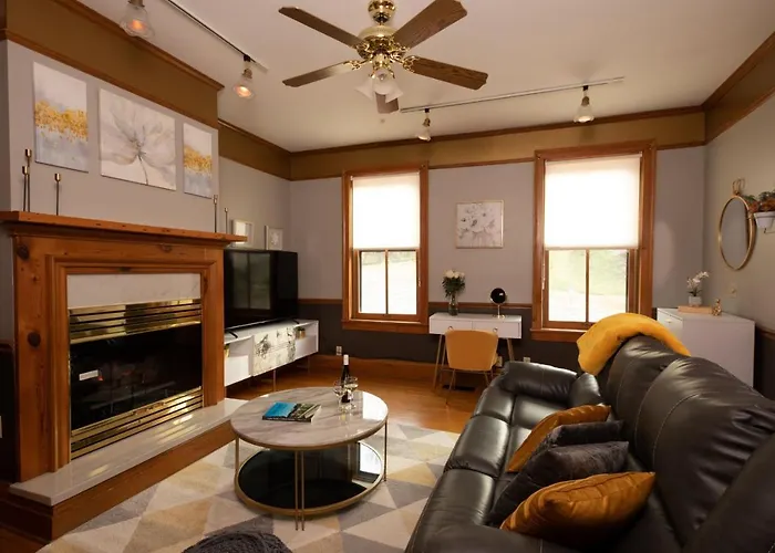 Riverboat Bed & Breakfast