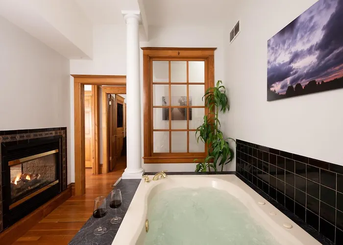 Riverboat Bed & Breakfast 4*