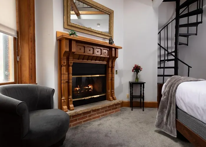 Riverboat Bed & Breakfast