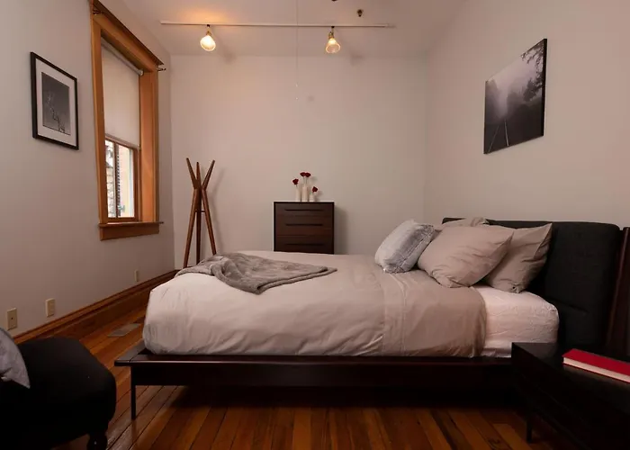 Riverboat Bed & Breakfast