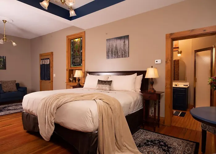 Bed & Breakfast Riverboat 4*