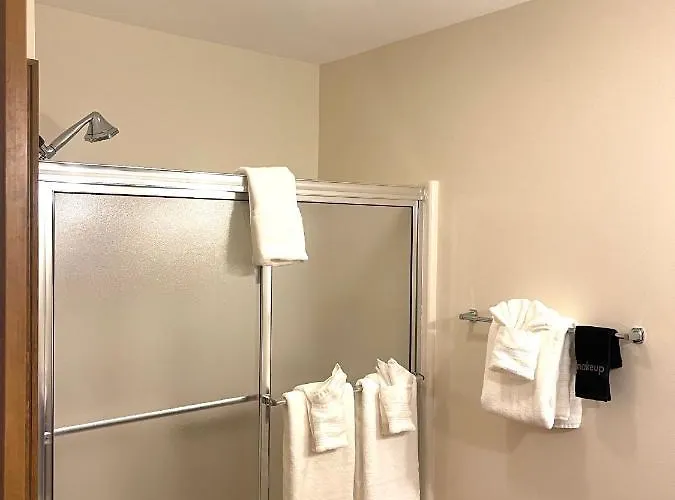 Bed & Breakfast Riverboat 4*