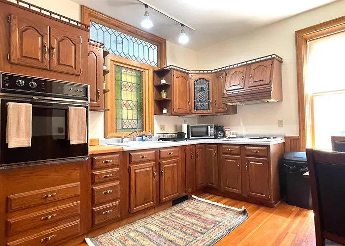 Riverboat Bed & Breakfast 4*