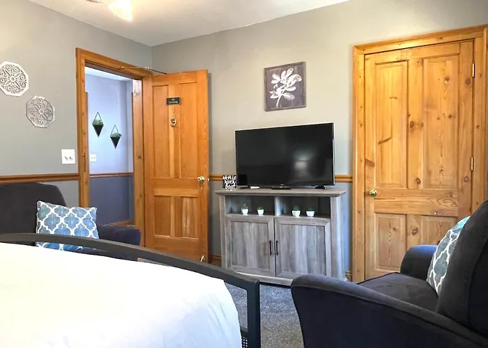 Bed & Breakfast Riverboat 4*