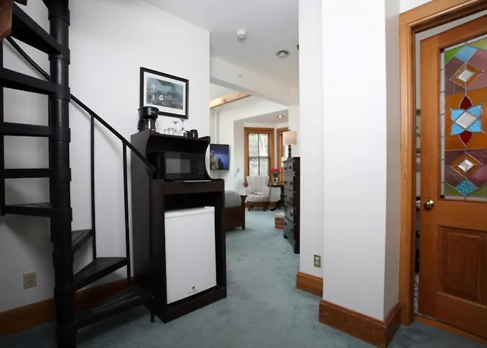 Bed & Breakfast Riverboat