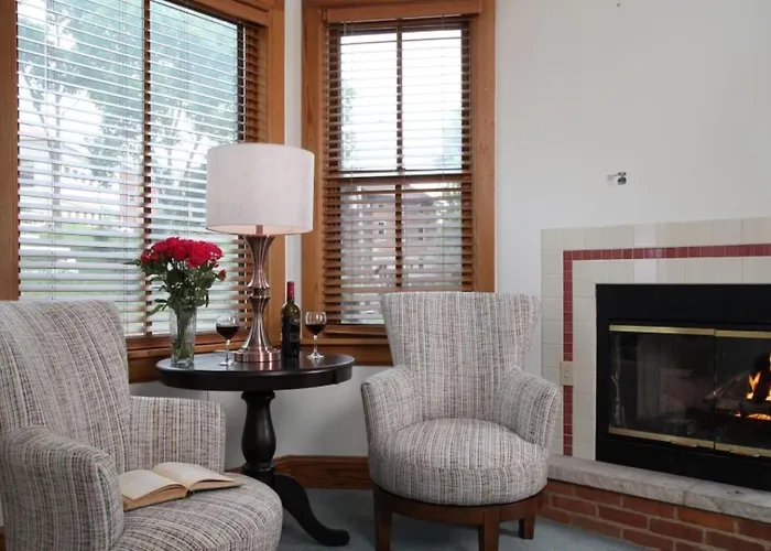Riverboat Bed & Breakfast 4*