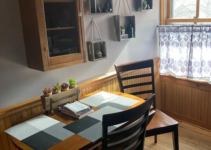 Riverboat Bed & Breakfast 4*