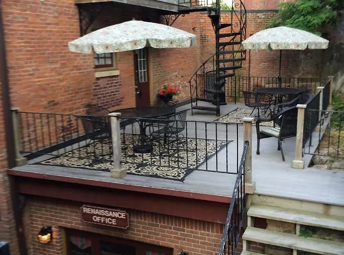 Bed & Breakfast Riverboat 4*