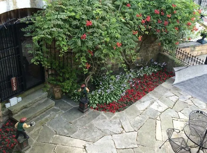 Riverboat Bed & Breakfast 4*